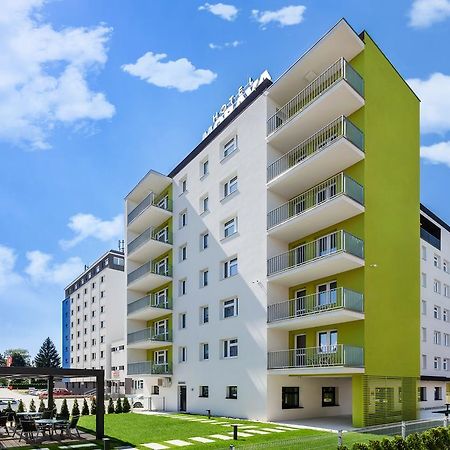 Hotel Morava Otrokovice Bagian luar foto
