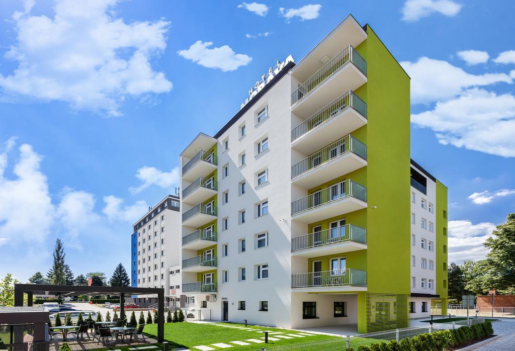 Hotel Morava Otrokovice Bagian luar foto